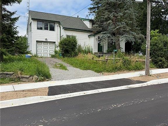 5th image of 2490 Saint Anns Rd