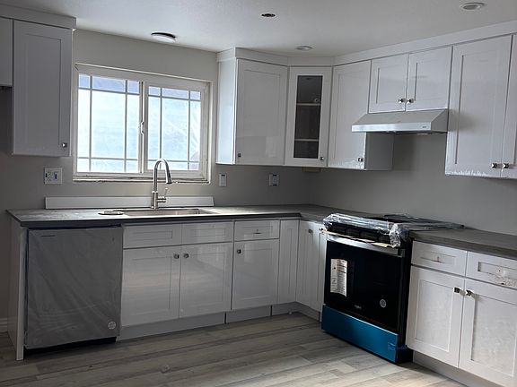2nd image of 15551 Aster St