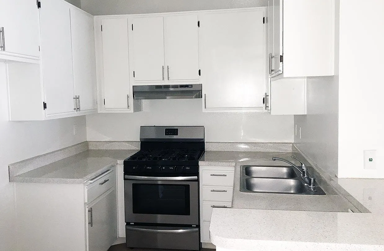 Lakeview — Photo 2