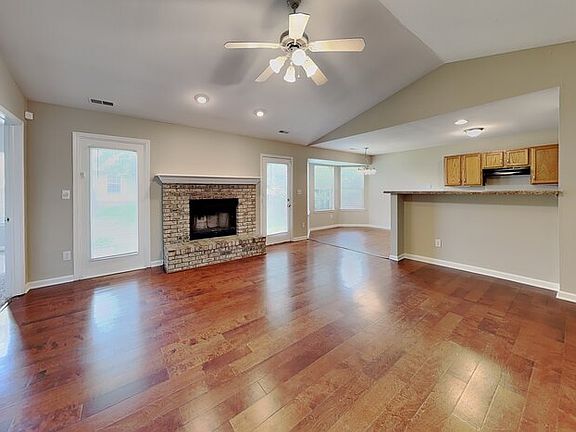 3rd image of 4642 Welton St