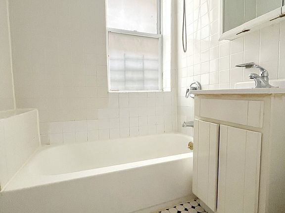 5th image of 118 W 137th St APT 4D