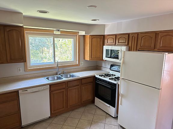 3rd image of 4796 Prescott Dr