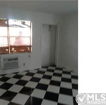3rd image of 1111 N Federal Hwy APT 3