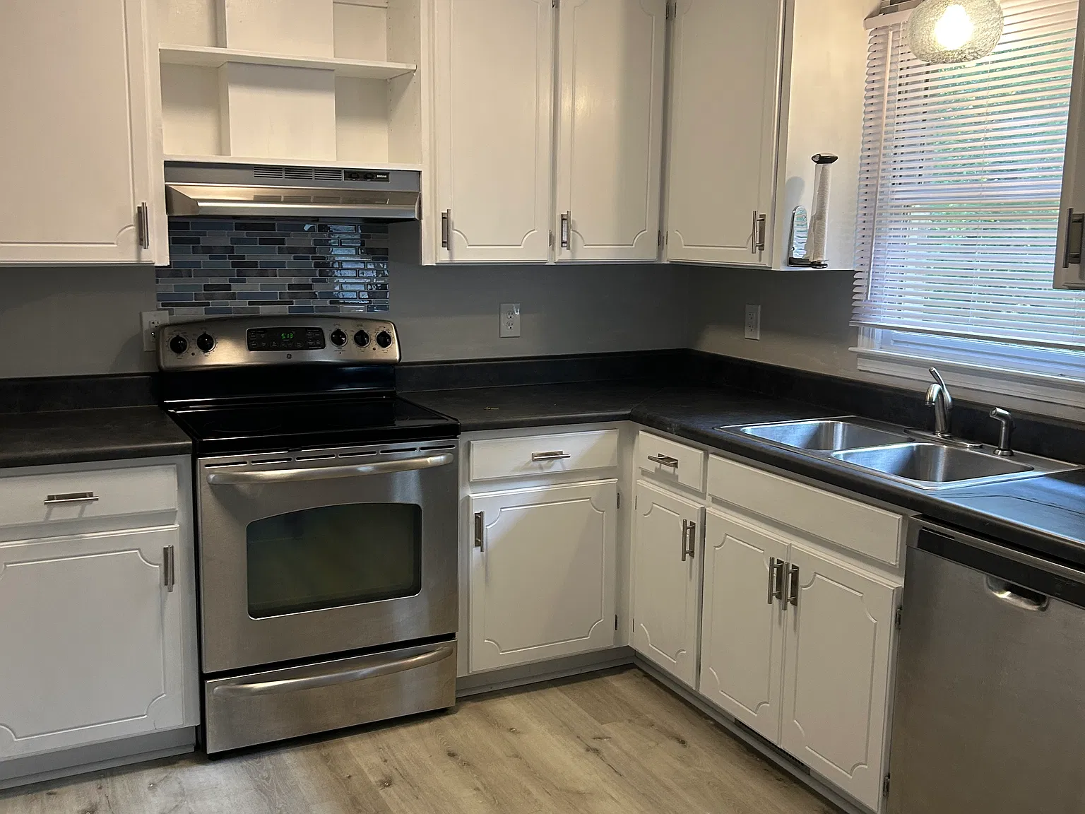 208 Honeysuckle Ave — Photo 2