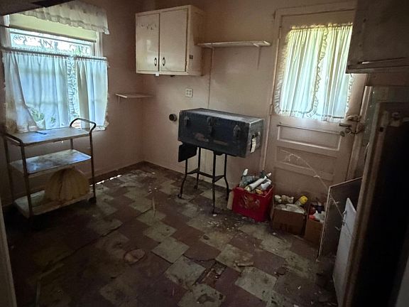 4th image of 159 Clower St