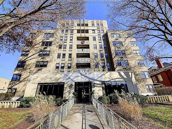2nd image of 1108 Kanawha Blvd E APT 402