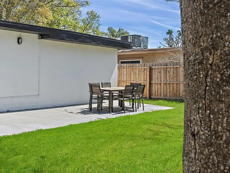 3926 Helena St NE — Photo 31
