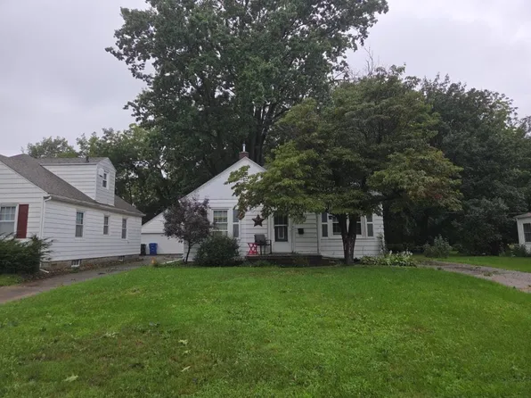 2385 24th St, Moline, IL 61265
