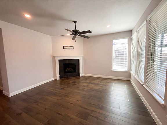 3rd image of 2221 Laguna Dr