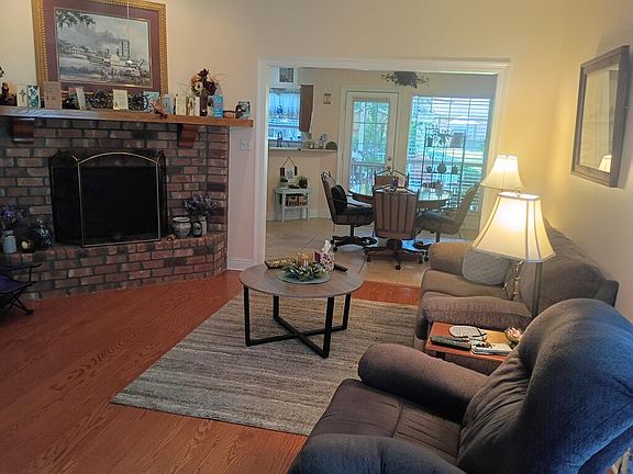 3rd image of 100 Teddy Ln