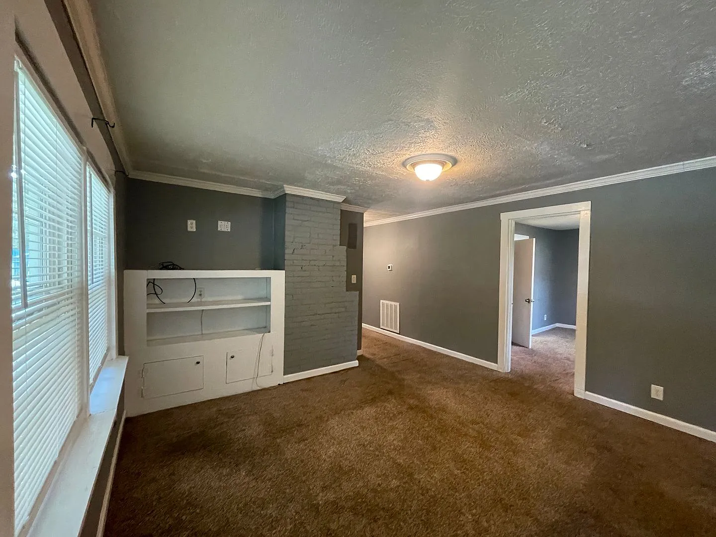 3 Bed, 1 Bath House — Photo 4