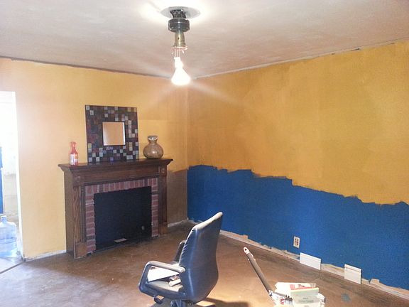 LR needs Paint & Flooring