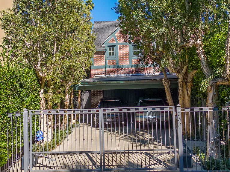 560 S Bronson Ave #A — Photo 59