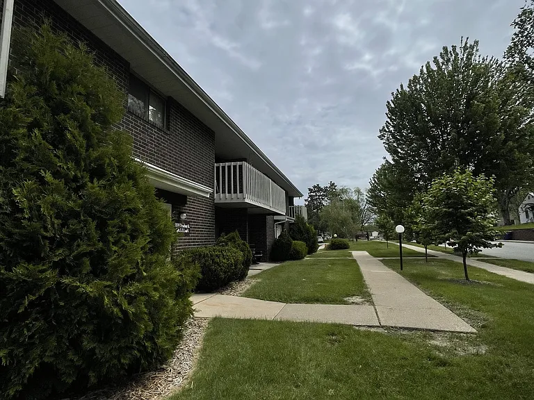 312 W Broadway St #9 — Photo 4