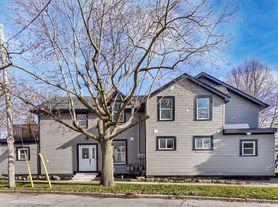 39 Welland Ave S