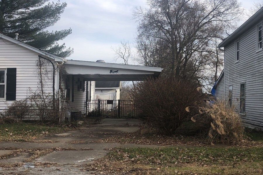 2nd image of 216 Union St