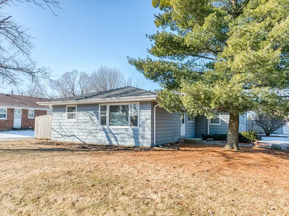 1131 Johnston Dr, Aurora, IL 60506