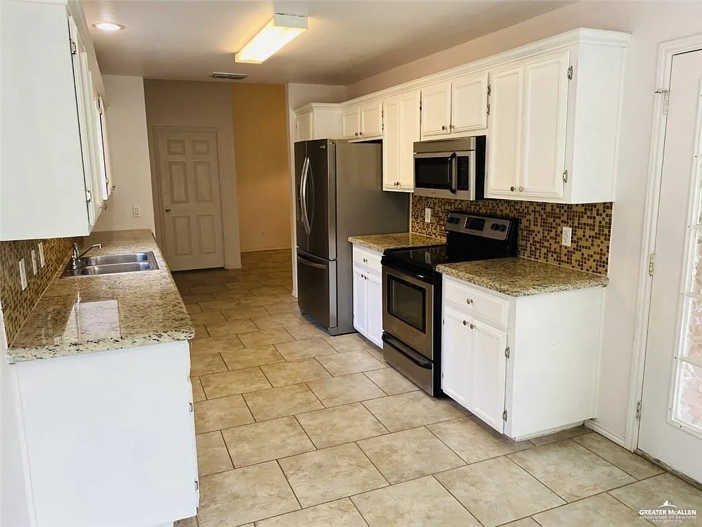 4 bed, 2.0 bath, 1928 sqft, $2,000 — Photo 4