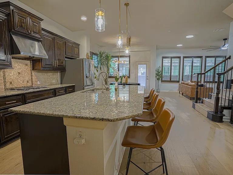 1209 Savoy Ln — Photo 7