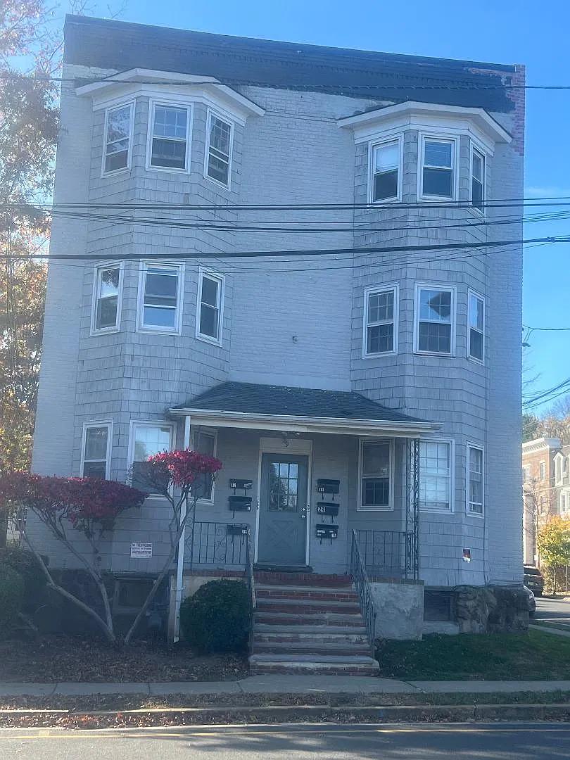 2 bed, 700 sqft, $2,350 — Photo 1