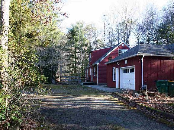 2nd image of 215 E Oakbourne Ave