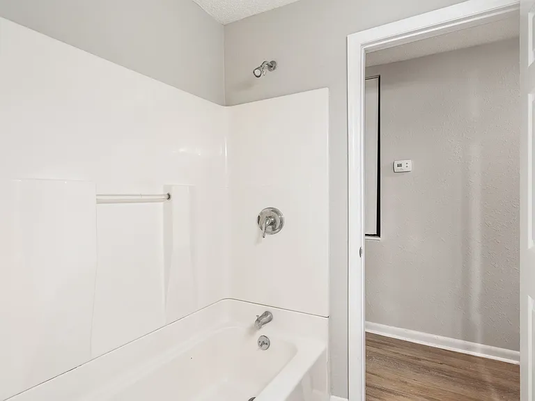 841 Farragut Ave — Photo 11