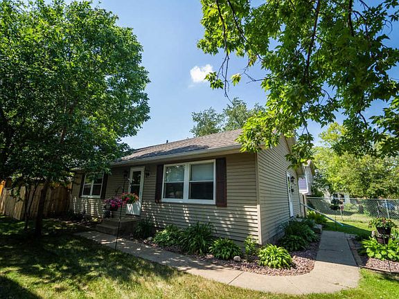 3rd image of 419 20th Ave N
