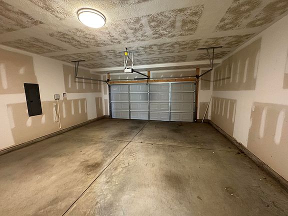 5th image of 245 Silver Ct