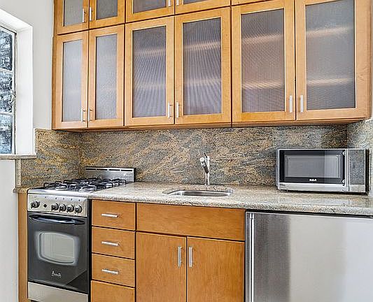 3rd image of 59 E 75th St APT 5A