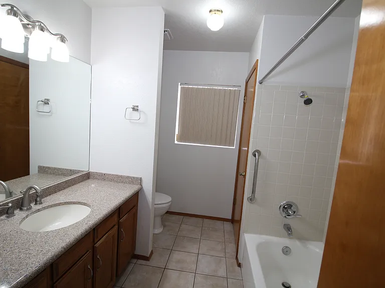 3152 W Marconi Ave — Photo 13