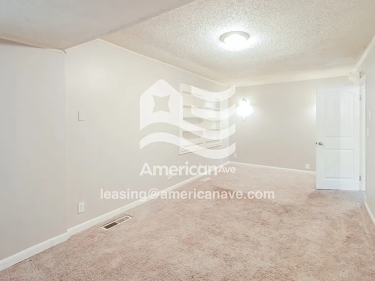 492593_009_main_bedroom_8.jpg