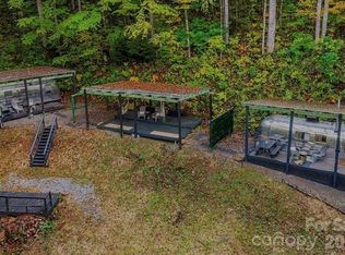 100 Locust Flats Rd, Franklin, NC 28734