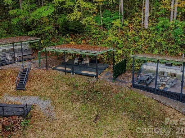 100 Locust Flats Rd, Franklin, NC 28734