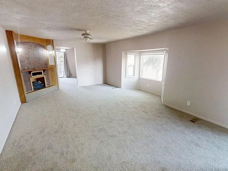 114 Linden Dr — Photo 3