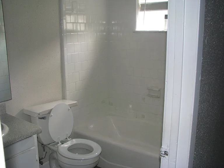 3806 Wipprecht St — Photo 7