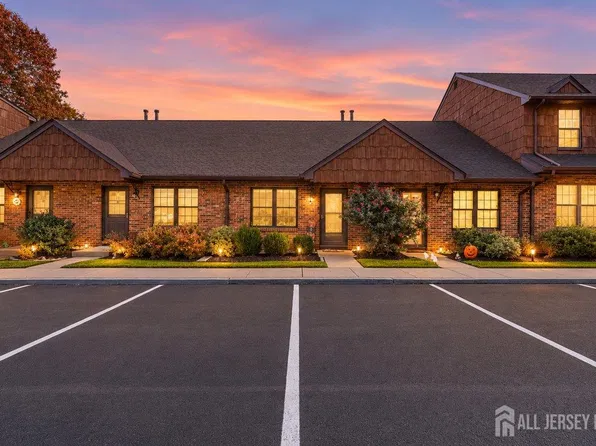 20 Quail Run Rd, Monroe Township, NJ 08831