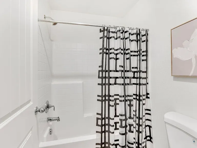 10946 International Dr — Photo 32
