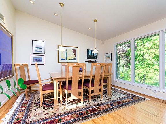 5th image of 439 Riverview Dr