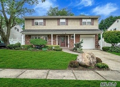 1st image of 24 Woodoak Ln