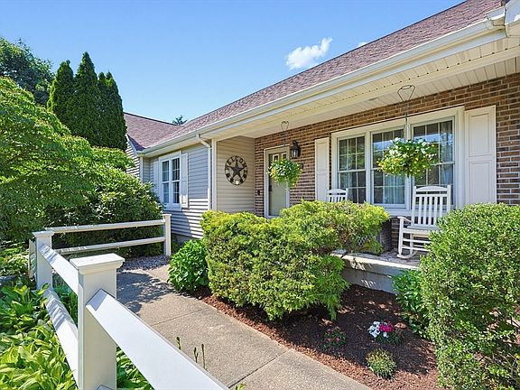 2nd image of 471 Hoppin Hill Ave