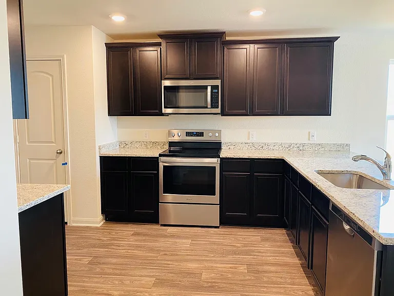 1017 Riverdale Cv — Photo 5