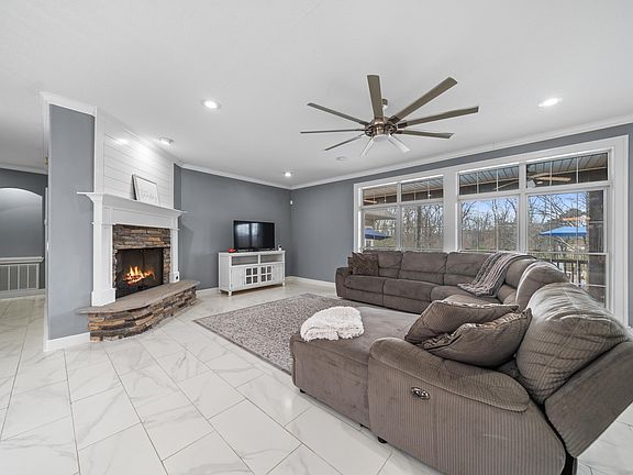 5th image of 16 Stonegate Shores Dr