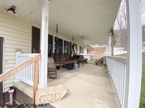 2nd image of 217 Lakeview Terrace Dr
