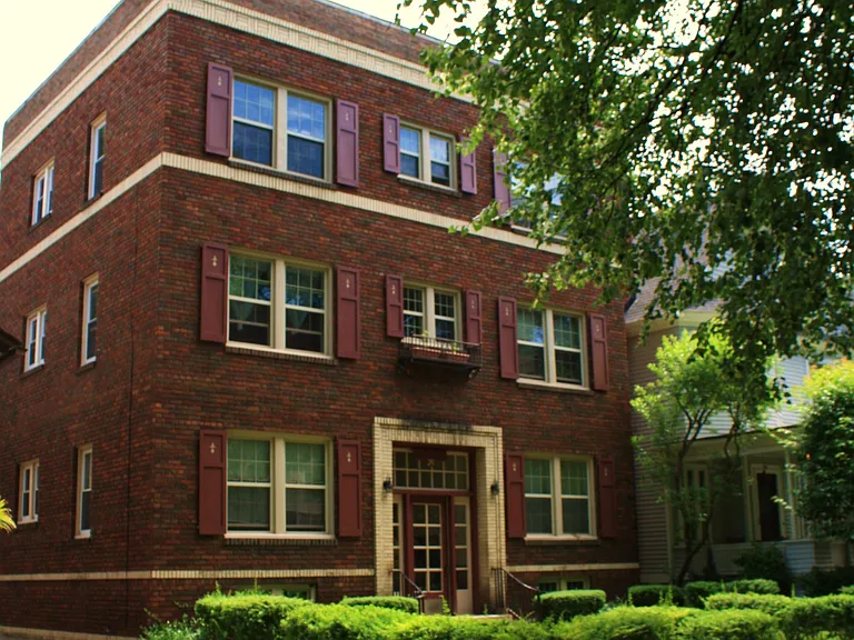 39 Vick Park #B — Photo 1