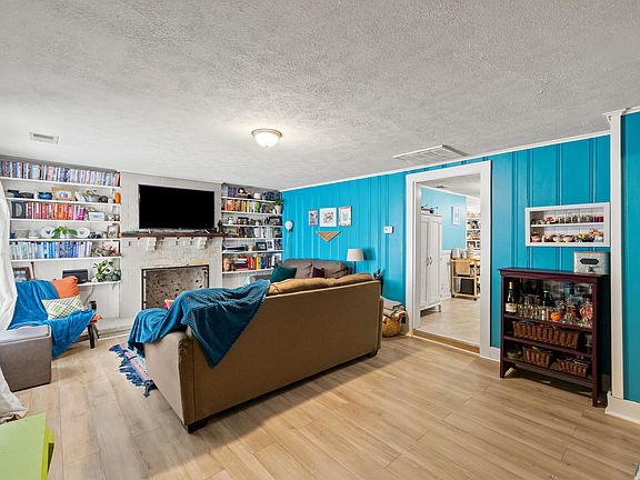 5th image of 371 Lincoln Ave