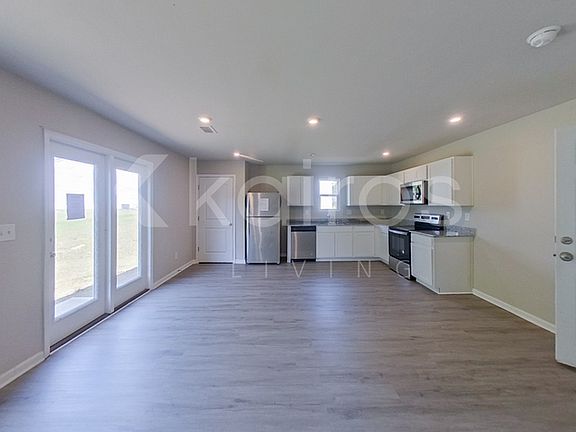 4th image of 248 York Ln