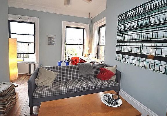 5th image of 311 Henry St