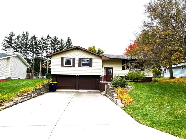 715 4th Ave NW, Plainview, MN 55964