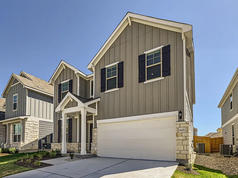 1608 Holly Lake Dr — Photo 2