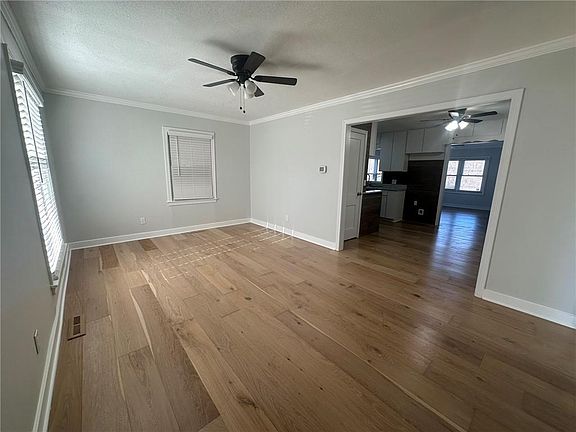4th image of 3830 Meadow Ln